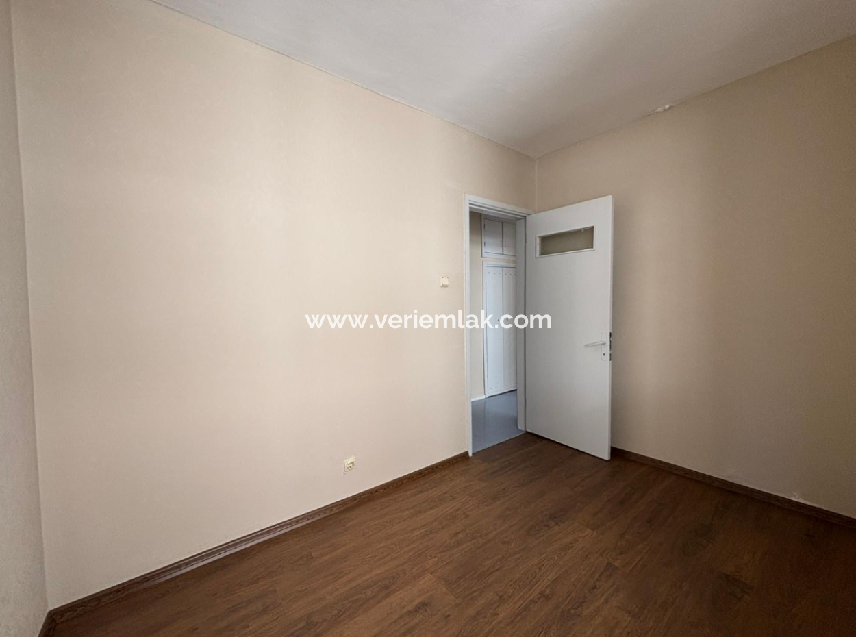 Opportunity Apartment For Rent 3Rd Floor 2 1 Rent On Alsancak Dutlu Street.