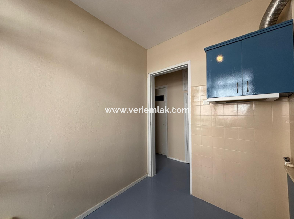 Opportunity Apartment For Rent 3Rd Floor 2 1 Rent On Alsancak Dutlu Street.