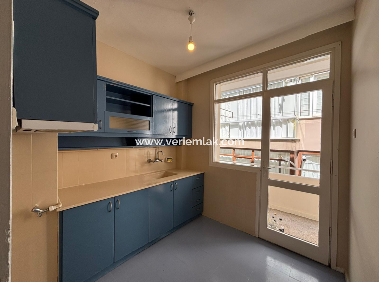Opportunity Apartment For Rent 3Rd Floor 2 1 Rent On Alsancak Dutlu Street.