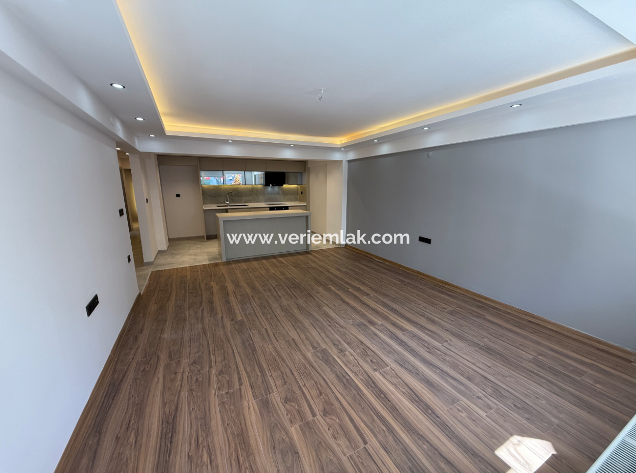 Free Of Cost On A Fully Renovated Street Near University Of Economics