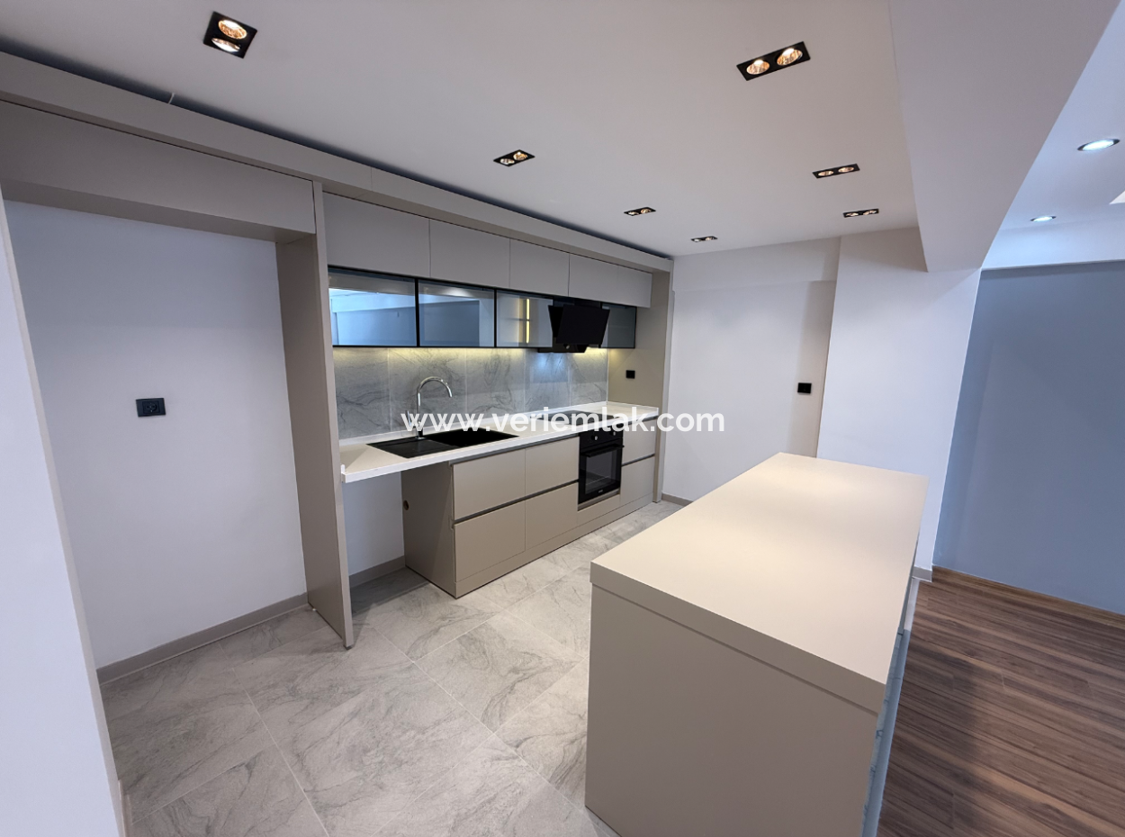 Free Of Cost On A Fully Renovated Street Near University Of Economics