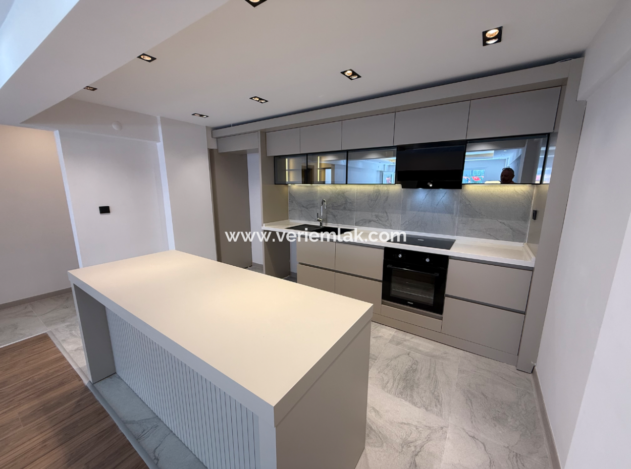 Free Of Cost On A Fully Renovated Street Near University Of Economics