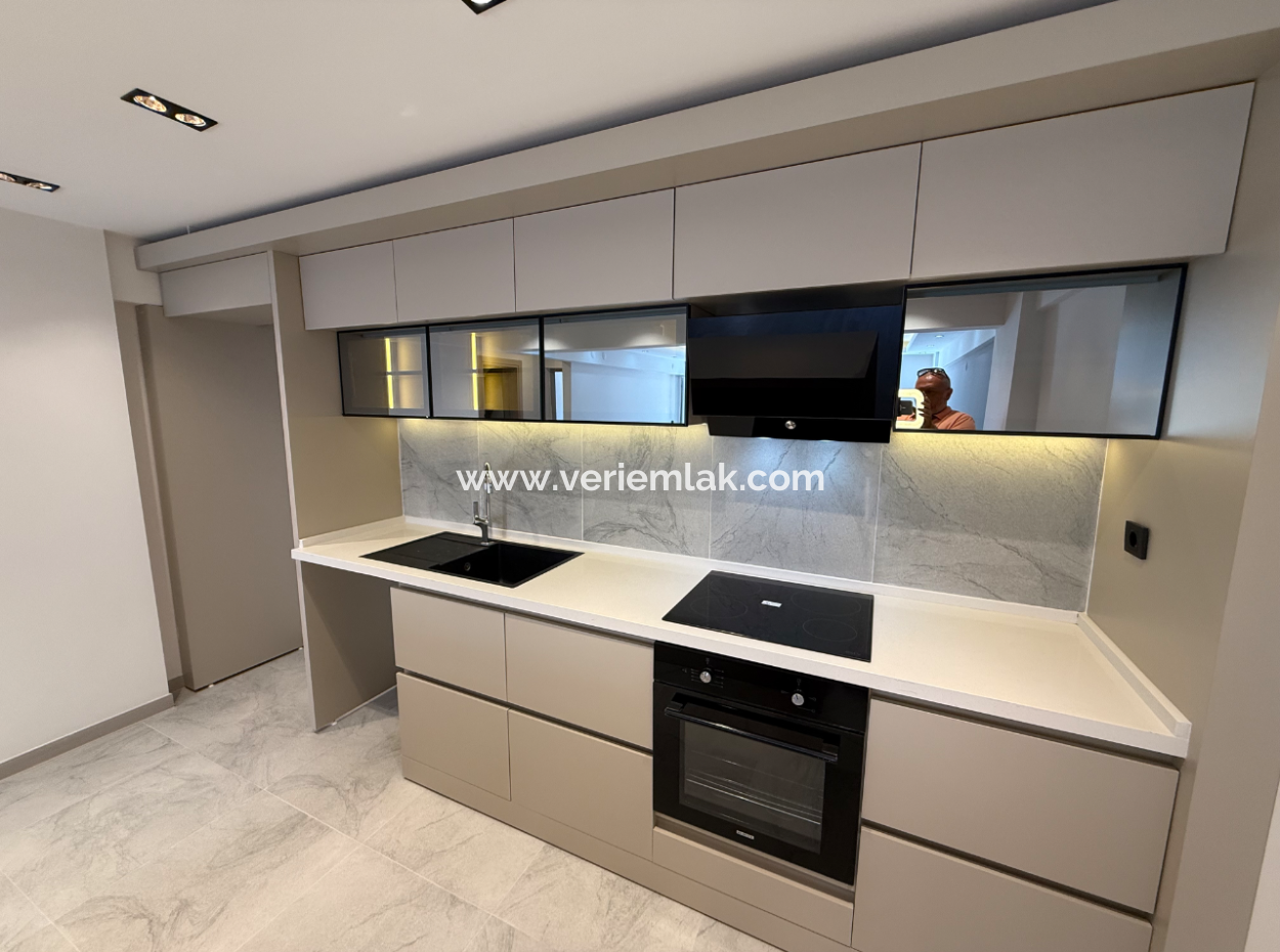 Free Of Cost On A Fully Renovated Street Near University Of Economics