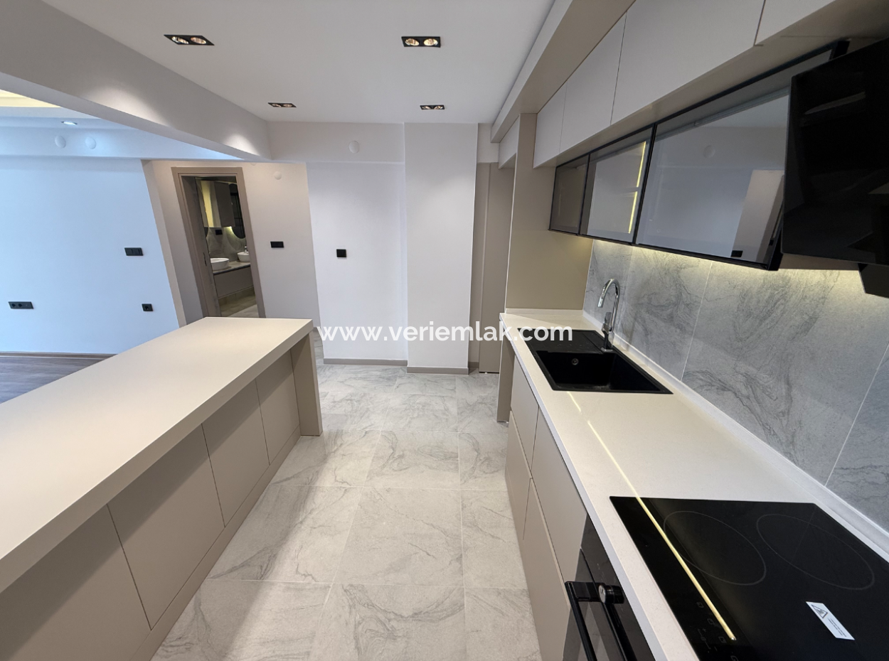 Free Of Cost On A Fully Renovated Street Near University Of Economics