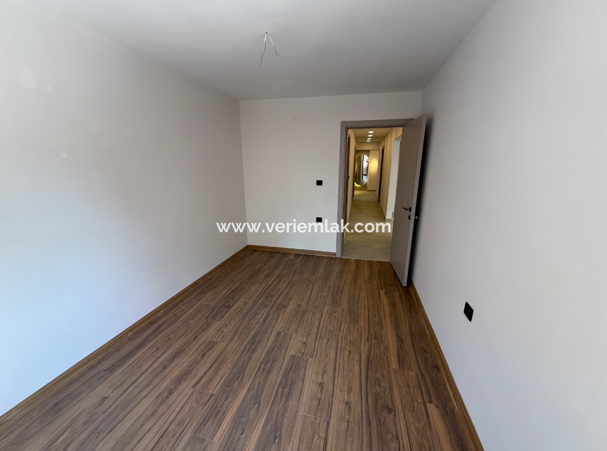 Free Of Cost On A Fully Renovated Street Near University Of Economics