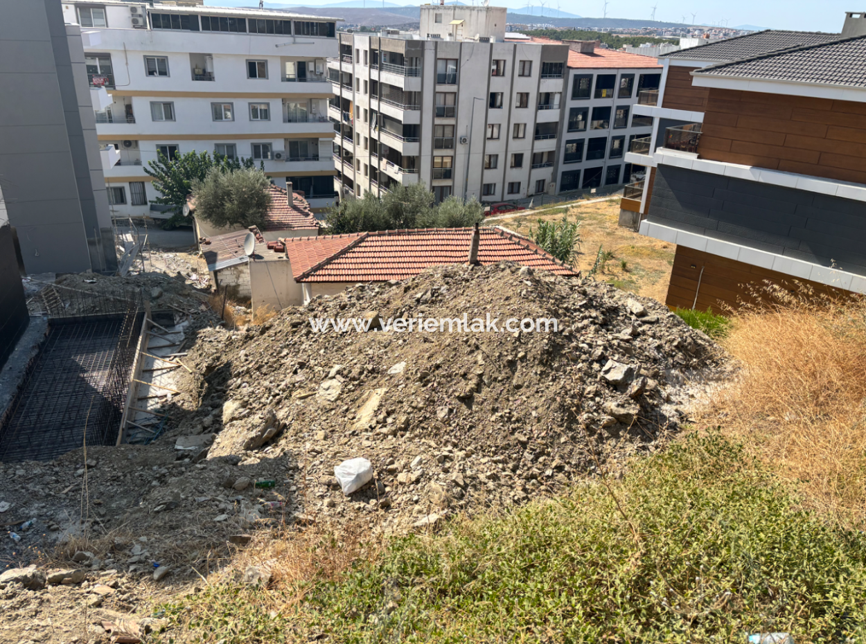 Zoned Land For Sale 300M2 Near Seferihisar State Hospital