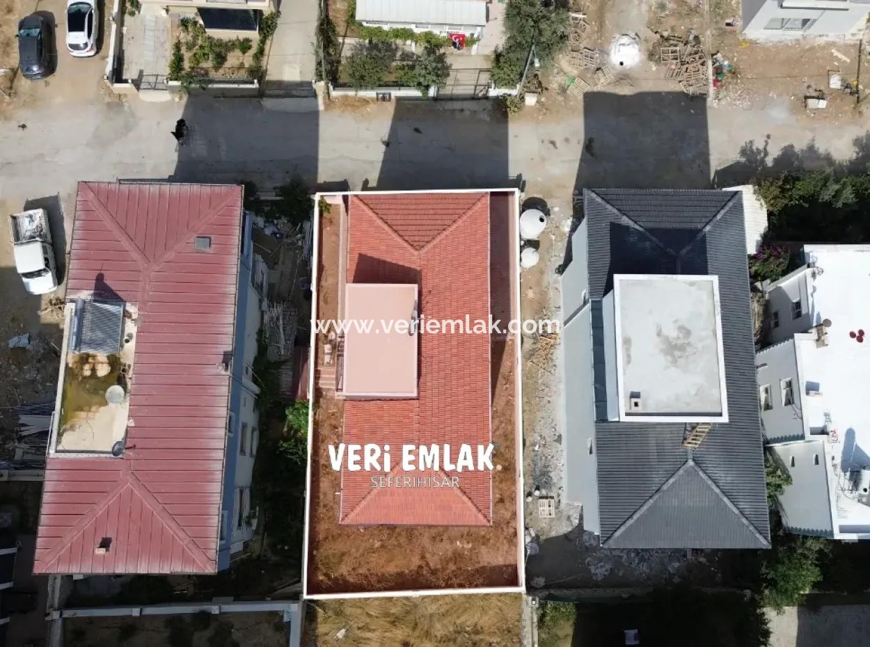Complete Building For Sale Suitable For Investment In Seferihisar Camikebir Neighborhood