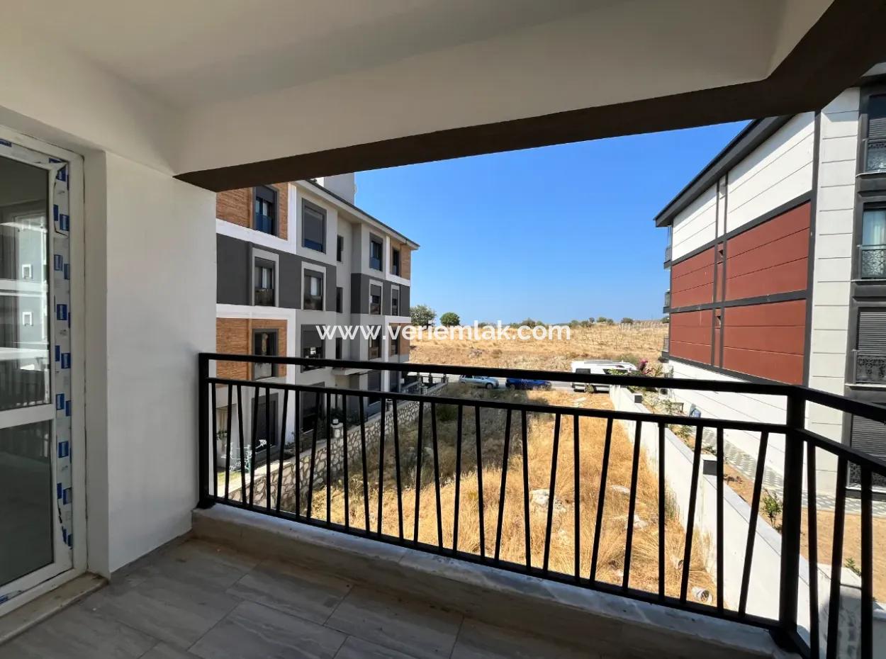 Complete Building For Sale Suitable For Investment In Seferihisar Camikebir Neighborhood