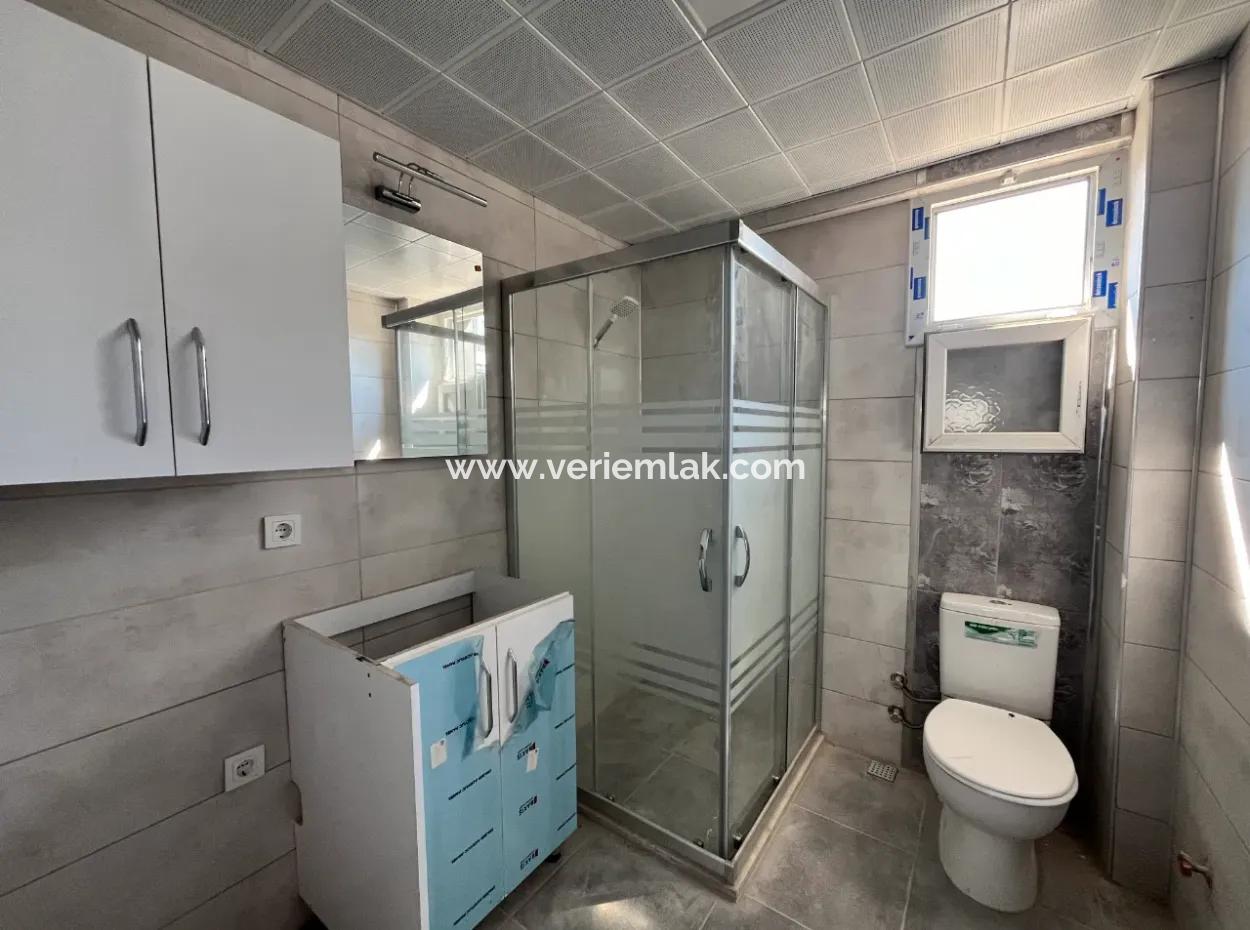 Complete Building For Sale Suitable For Investment In Seferihisar Camikebir Neighborhood