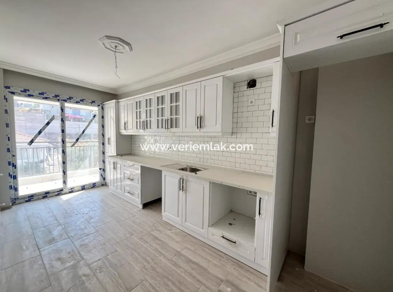 Complete Building For Sale Suitable For Investment In Seferihisar Camikebir Neighborhood