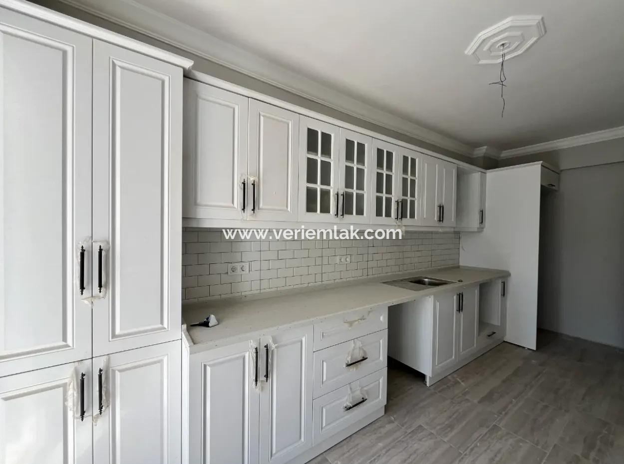 Complete Building For Sale Suitable For Investment In Seferihisar Camikebir Neighborhood