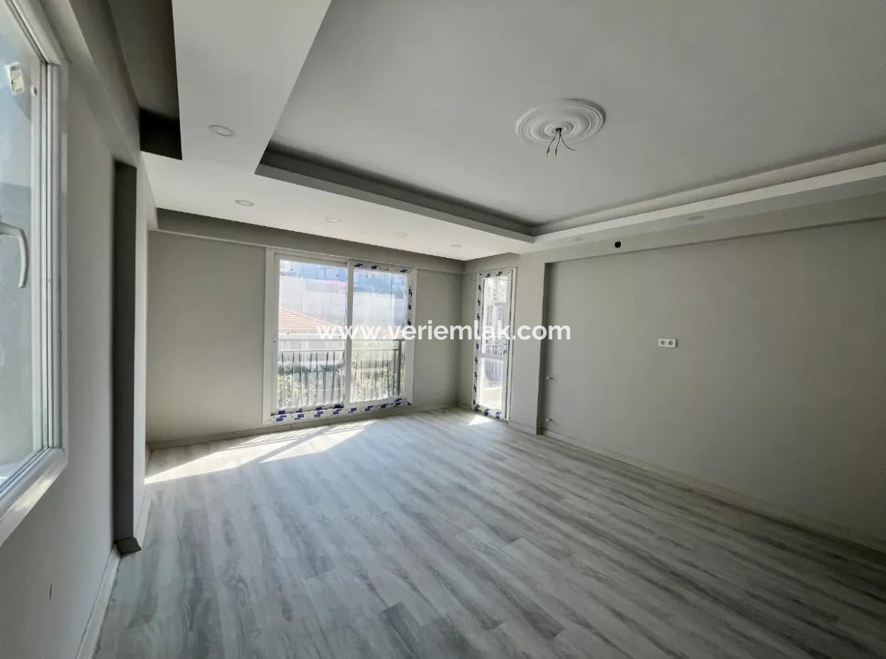 Complete Building For Sale Suitable For Investment In Seferihisar Camikebir Neighborhood