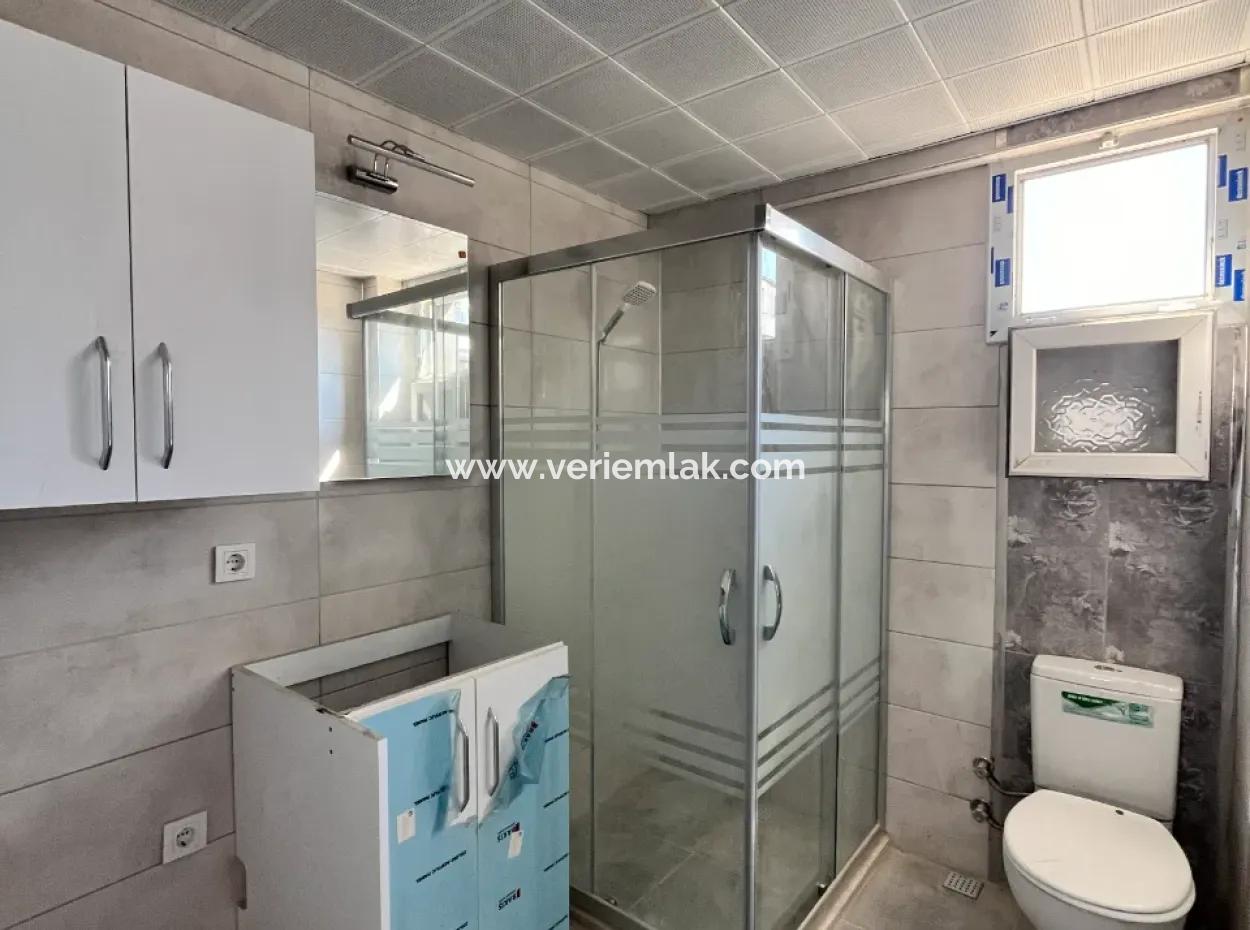 Complete Building For Sale Suitable For Investment In Seferihisar Camikebir Neighborhood