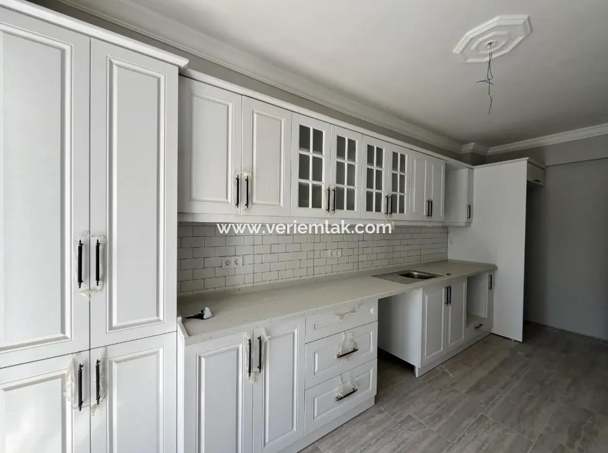 Complete Building For Sale Suitable For Investment In Seferihisar Camikebir Neighborhood