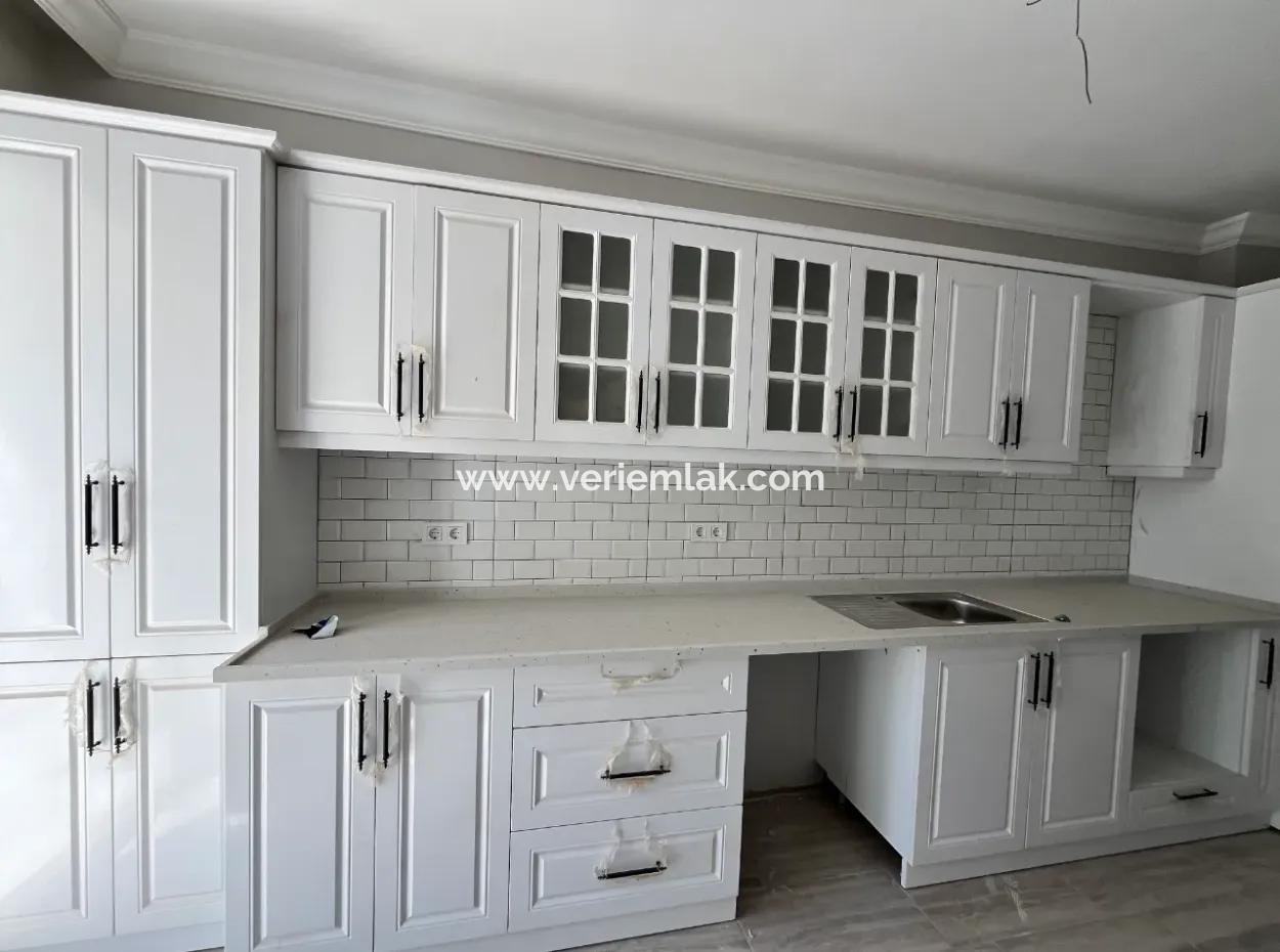 Complete Building For Sale Suitable For Investment In Seferihisar Camikebir Neighborhood