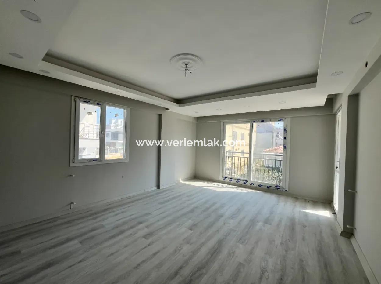 Complete Building For Sale Suitable For Investment In Seferihisar Camikebir Neighborhood