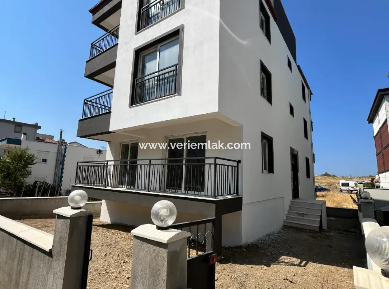 Complete Building For Sale Suitable For Investment In Seferihisar Camikebir Neighborhood