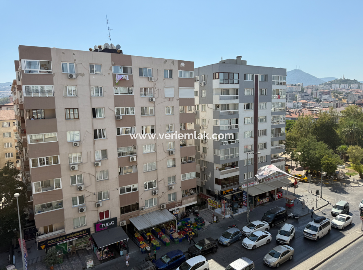 Near Göztepe Stadium On The Street With Full Renovation And Elevator Parking Lot