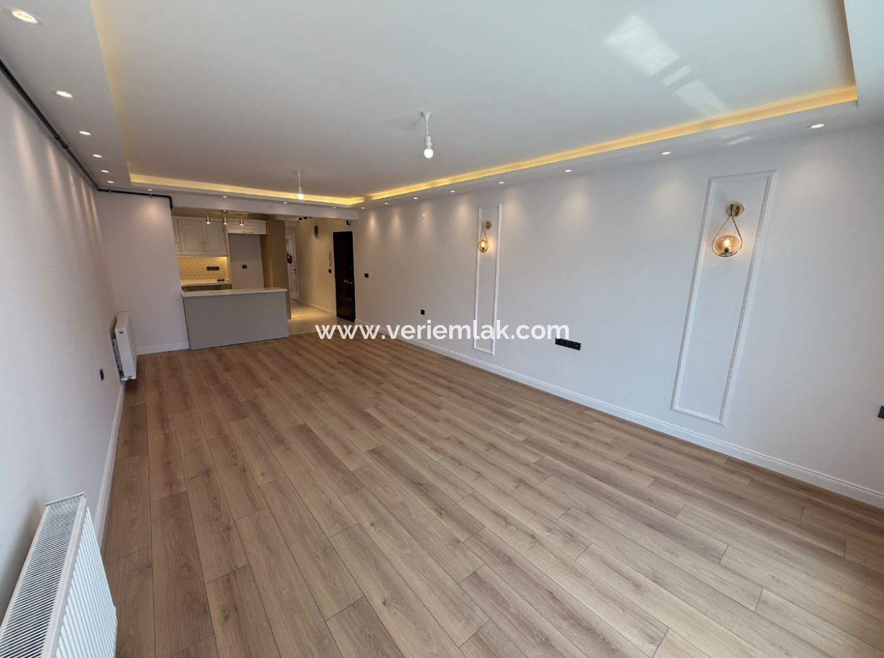 Near Göztepe Stadium On The Street With Full Renovation And Elevator Parking Lot