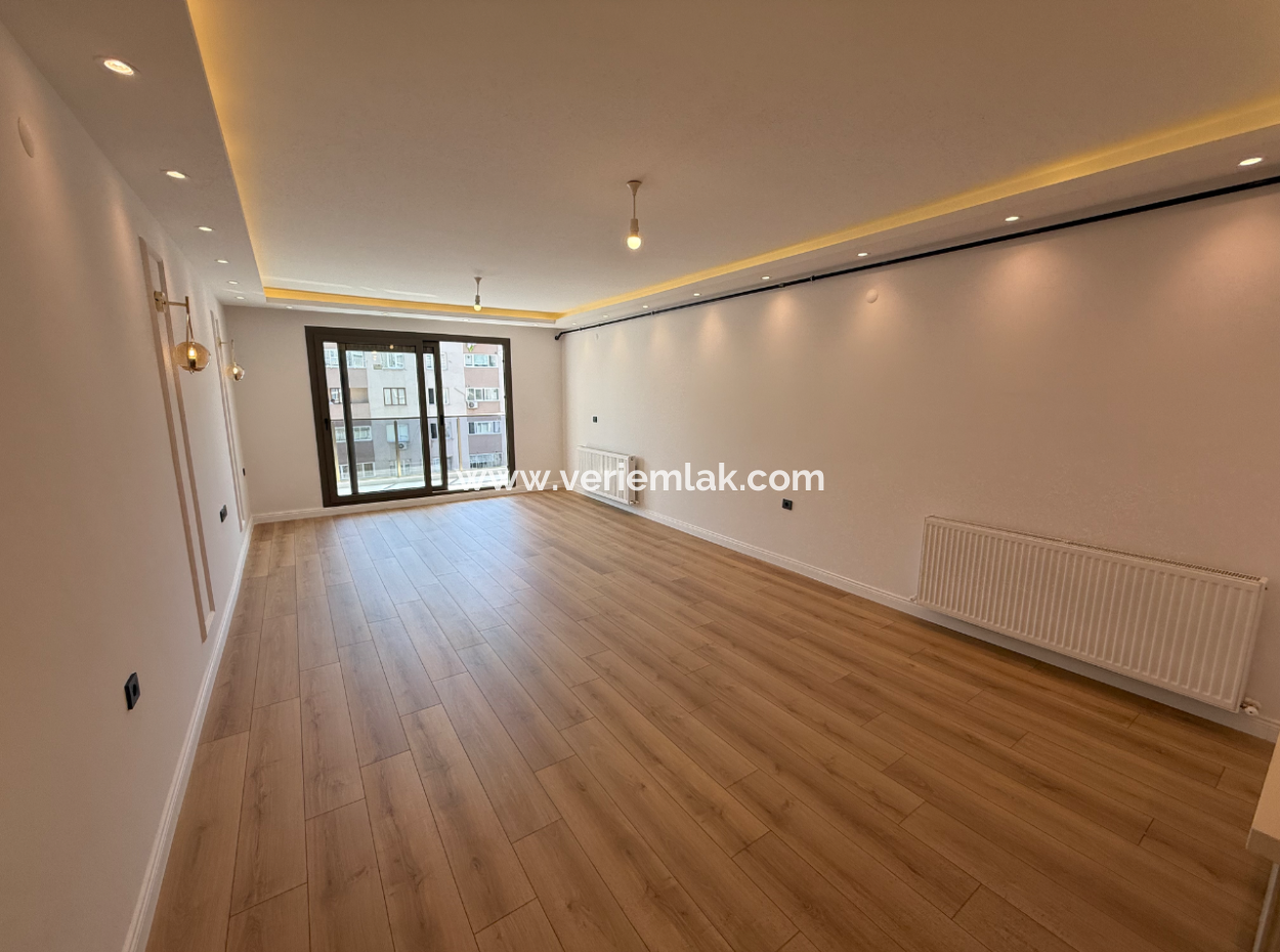 Near Göztepe Stadium On The Street With Full Renovation And Elevator Parking Lot