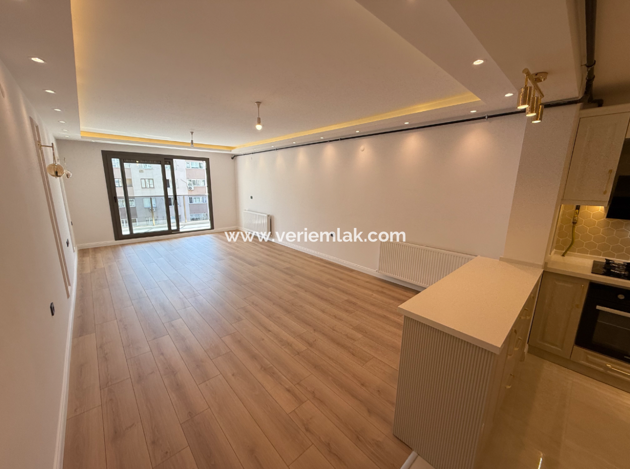 Near Göztepe Stadium On The Street With Full Renovation And Elevator Parking Lot