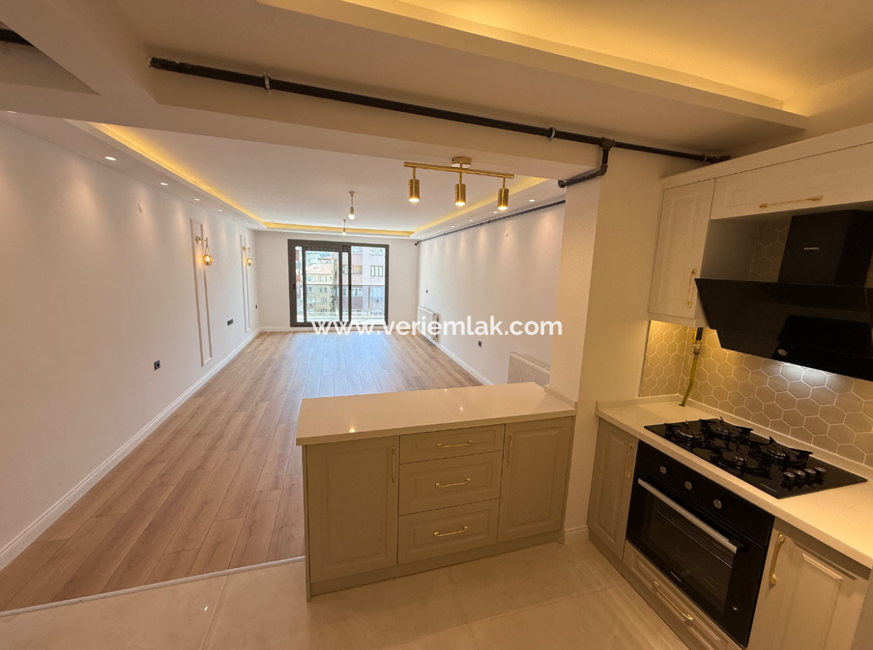 Near Göztepe Stadium On The Street With Full Renovation And Elevator Parking Lot