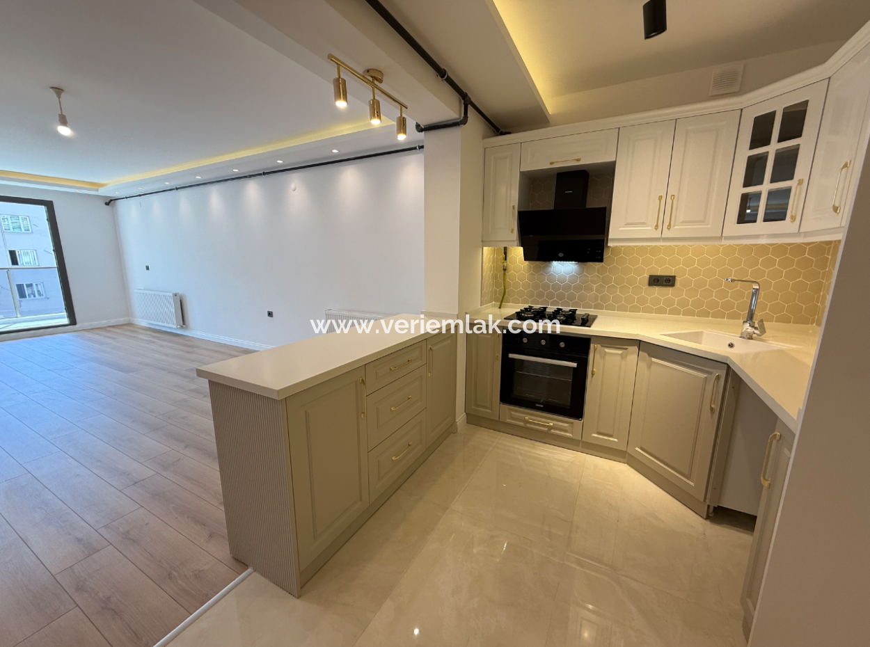 Near Göztepe Stadium On The Street With Full Renovation And Elevator Parking Lot