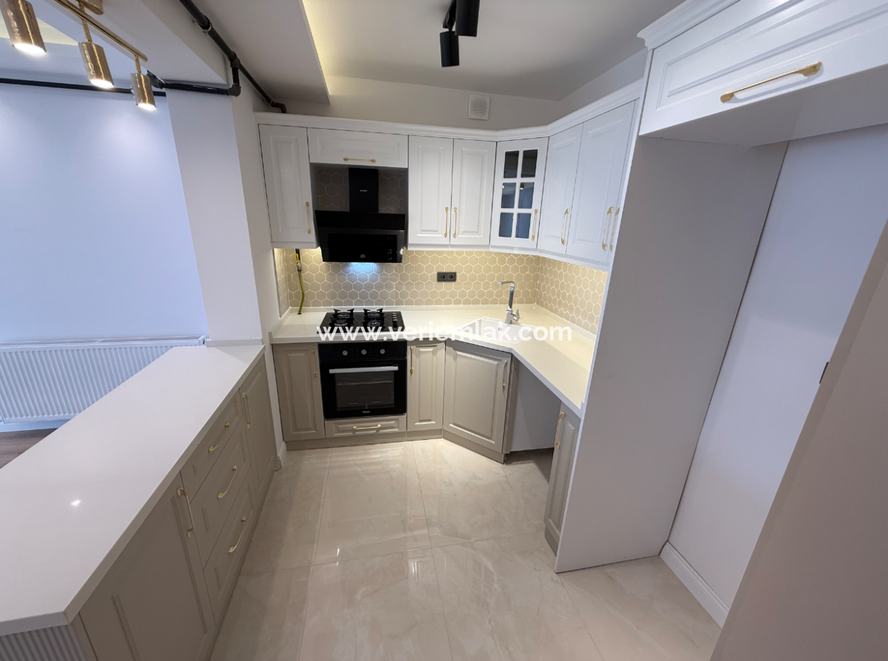 Near Göztepe Stadium On The Street With Full Renovation And Elevator Parking Lot