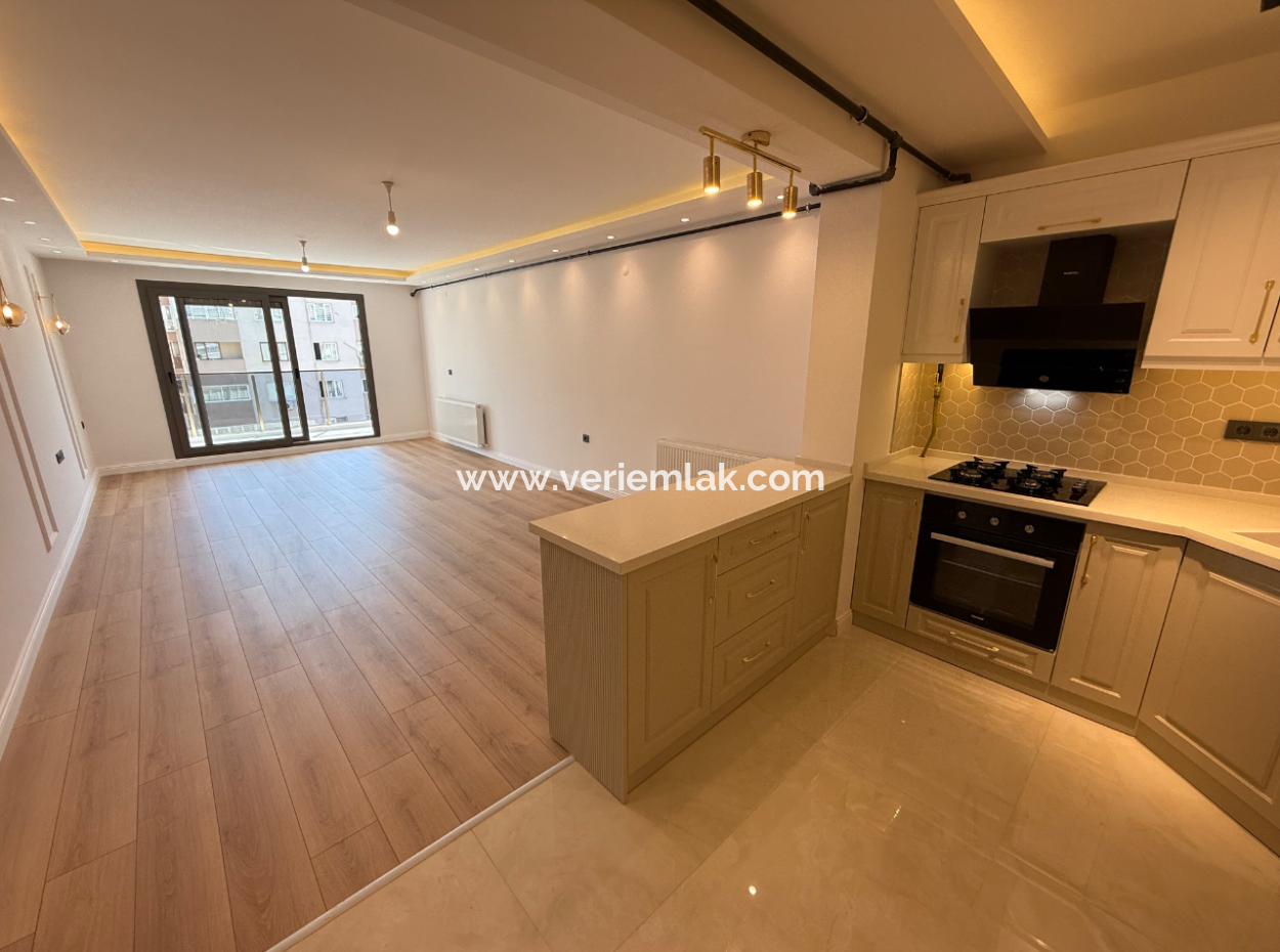 Near Göztepe Stadium On The Street With Full Renovation And Elevator Parking Lot