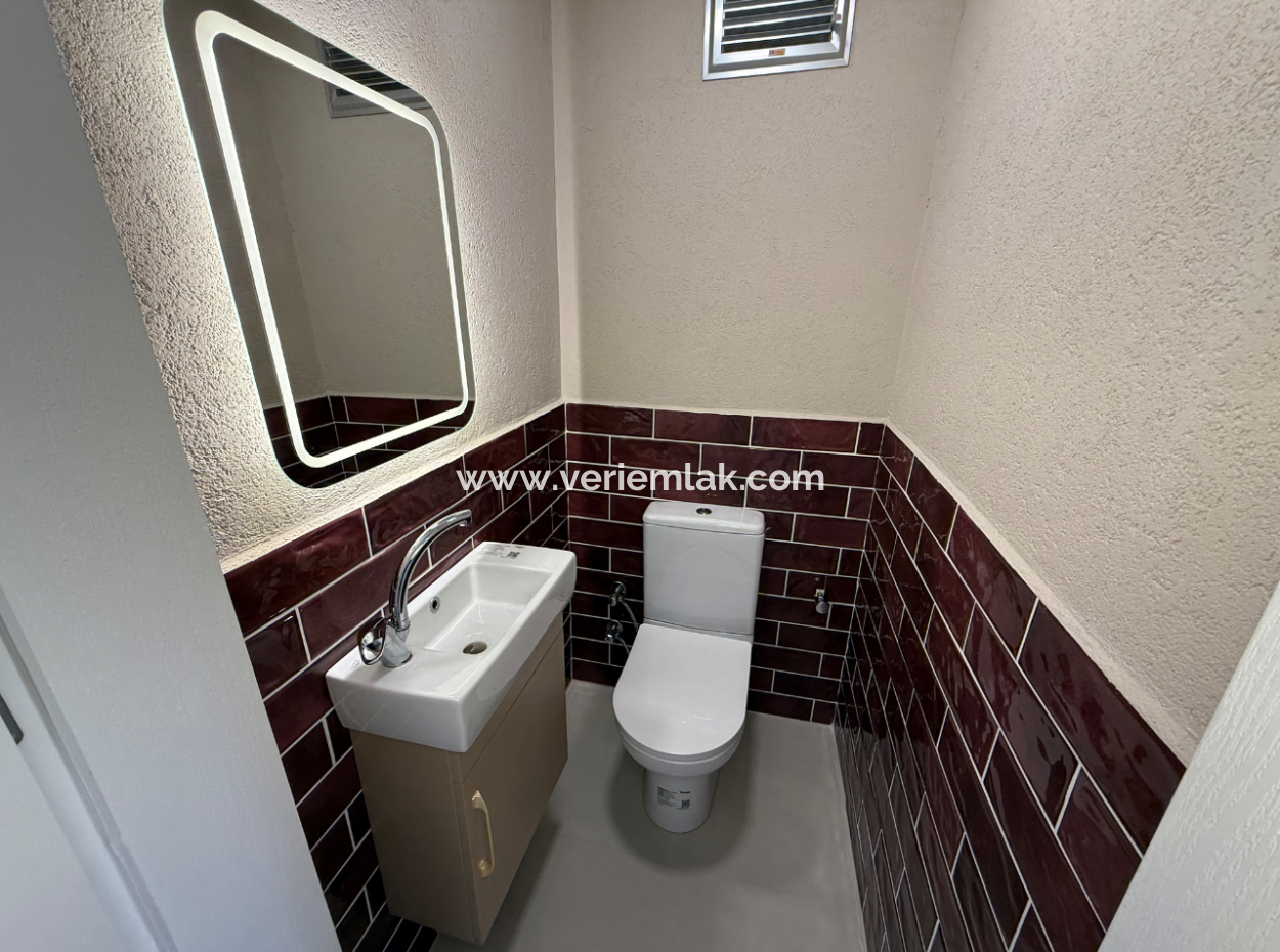 Near Göztepe Stadium On The Street With Full Renovation And Elevator Parking Lot