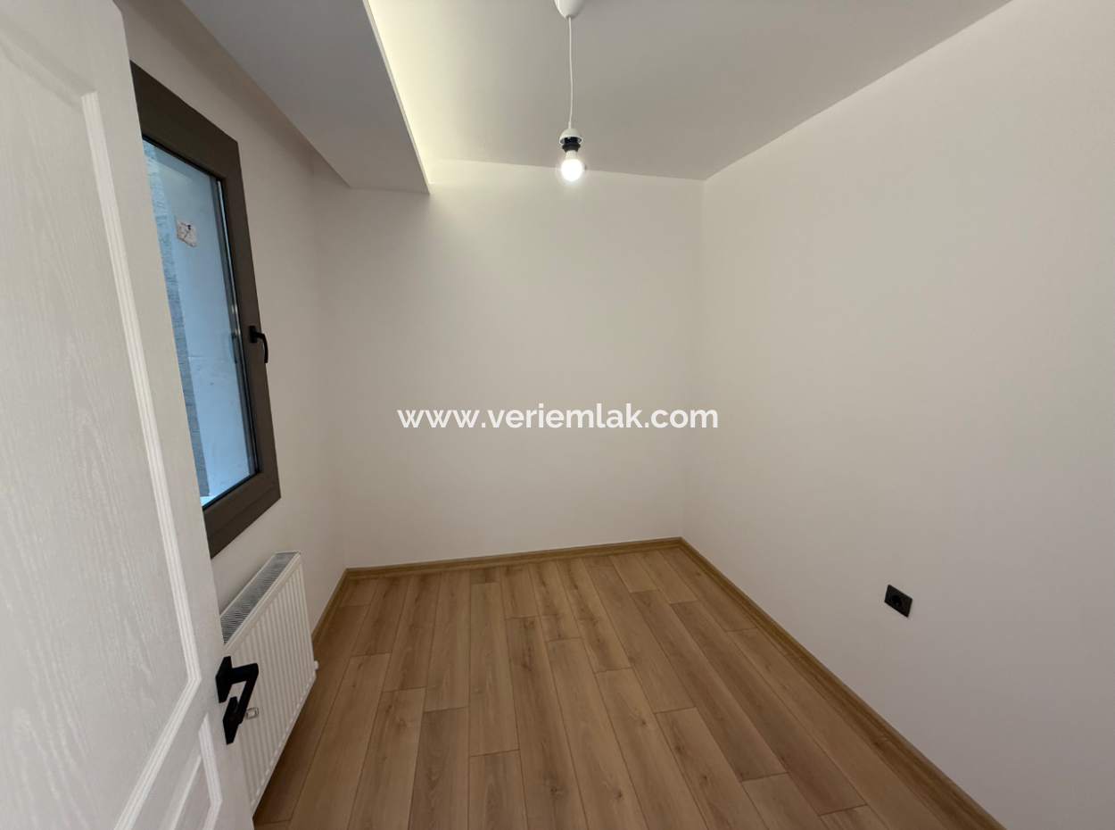 Near Göztepe Stadium On The Street With Full Renovation And Elevator Parking Lot
