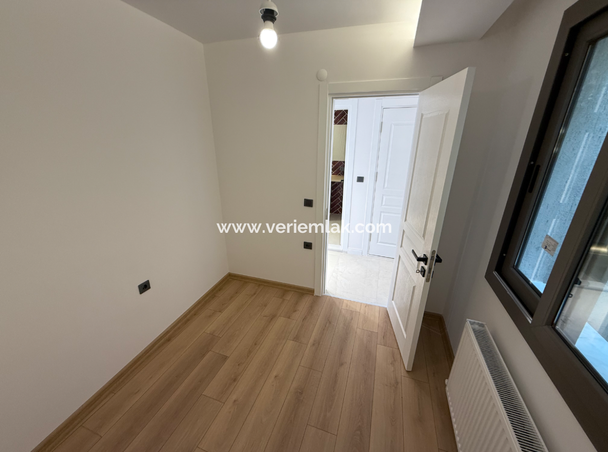Near Göztepe Stadium On The Street With Full Renovation And Elevator Parking Lot