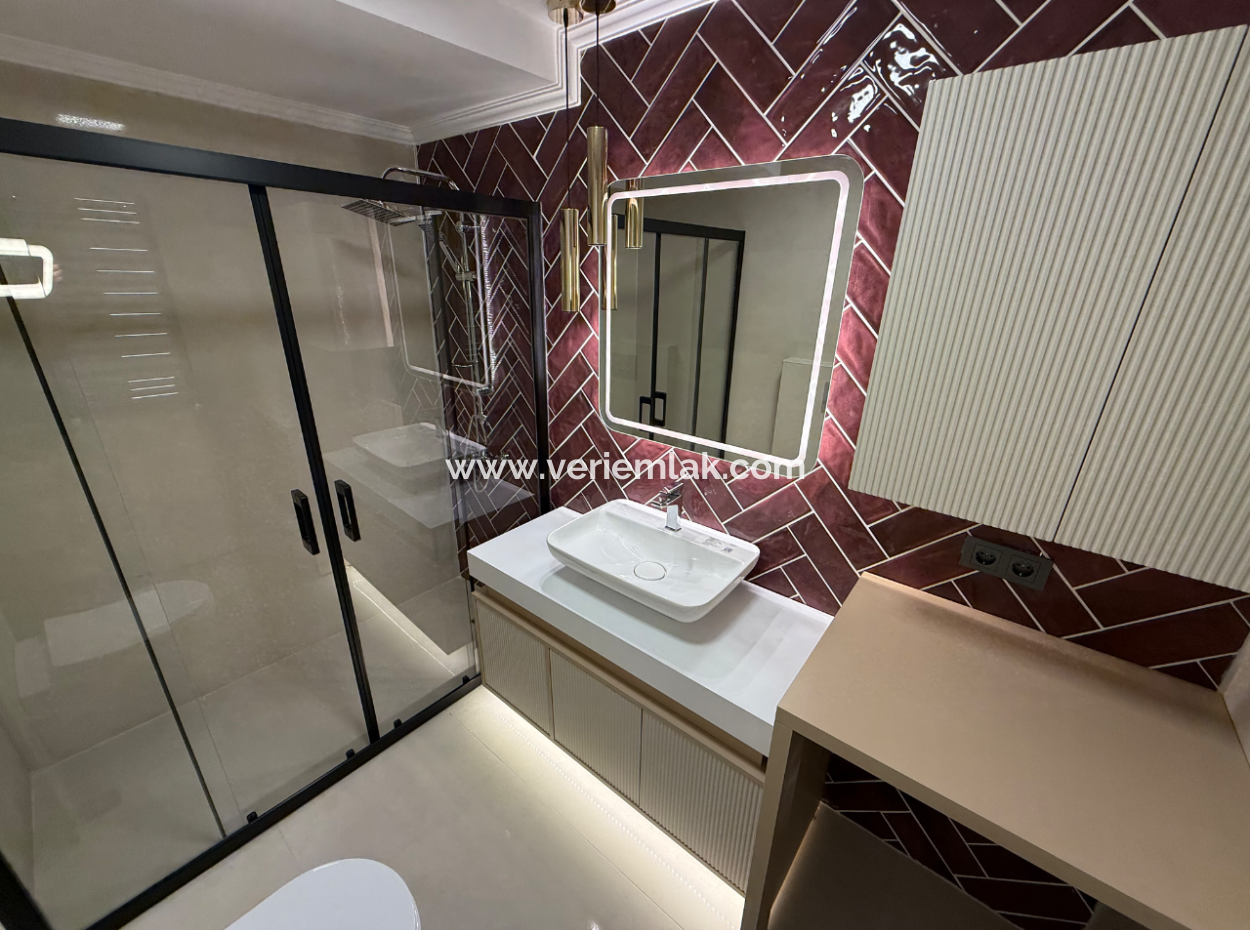 Near Göztepe Stadium On The Street With Full Renovation And Elevator Parking Lot