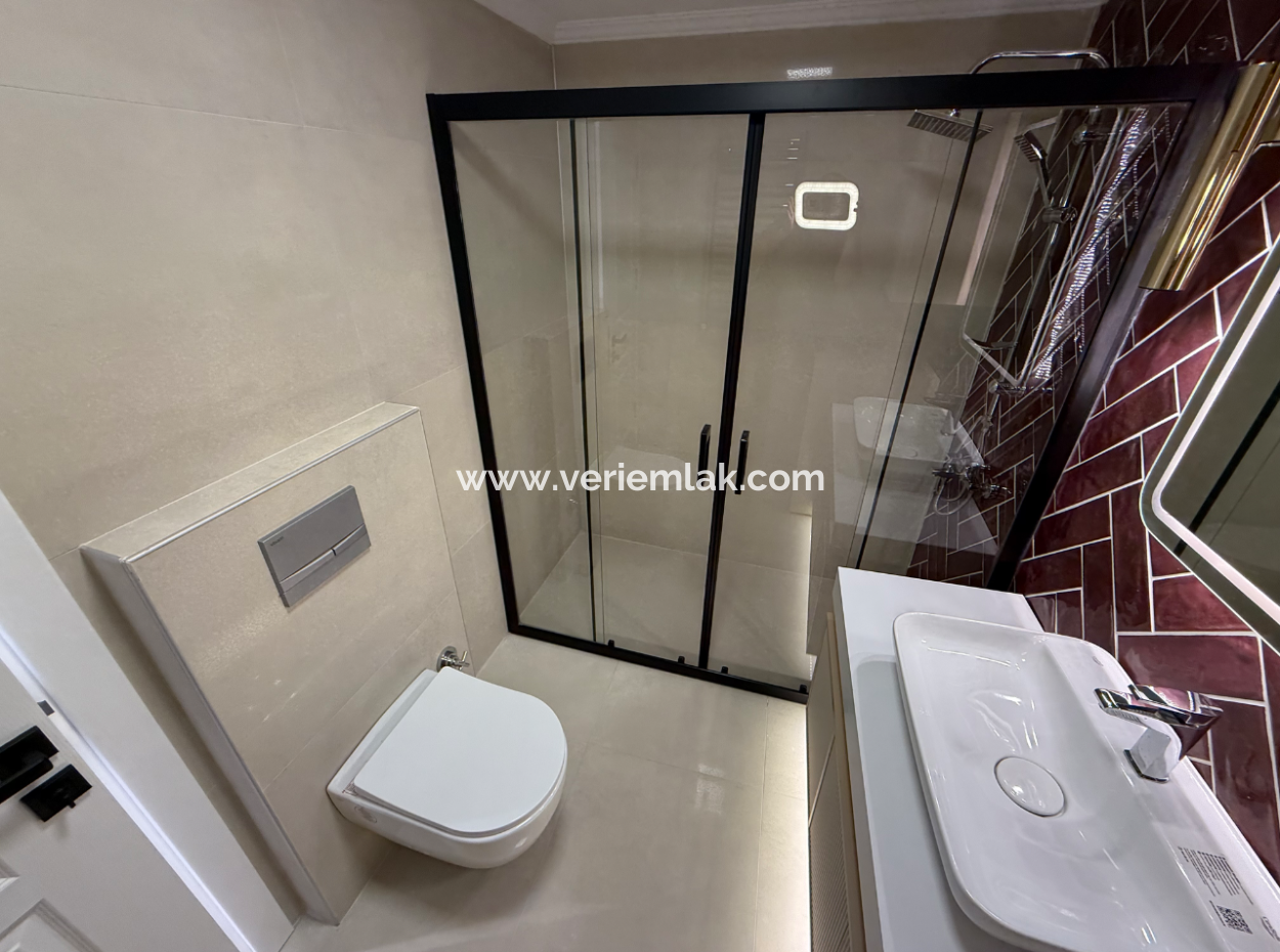 Near Göztepe Stadium On The Street With Full Renovation And Elevator Parking Lot