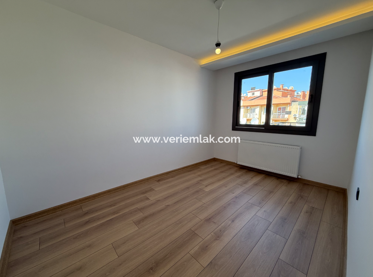 Near Göztepe Stadium On The Street With Full Renovation And Elevator Parking Lot