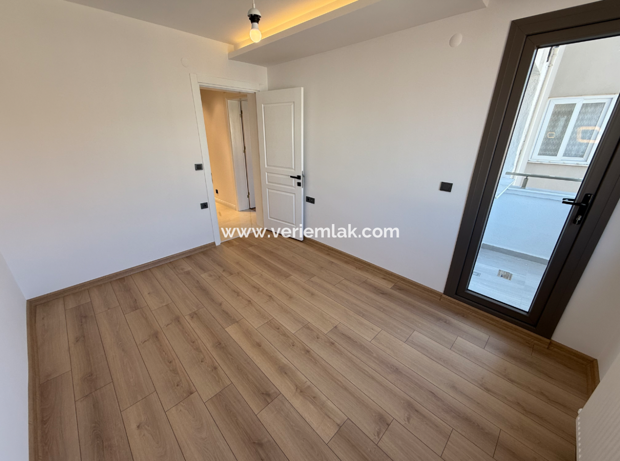 Near Göztepe Stadium On The Street With Full Renovation And Elevator Parking Lot