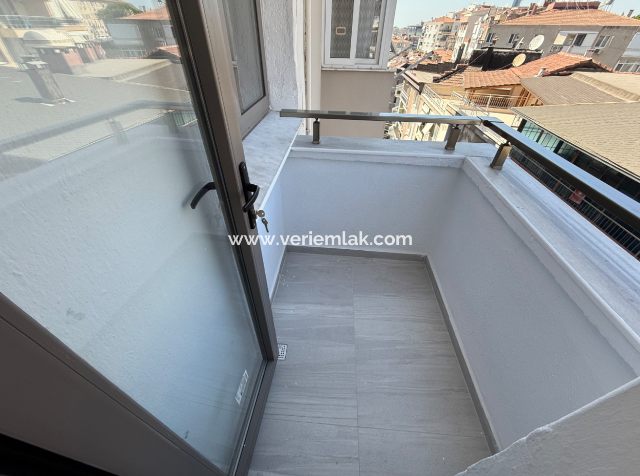 Near Göztepe Stadium On The Street With Full Renovation And Elevator Parking Lot