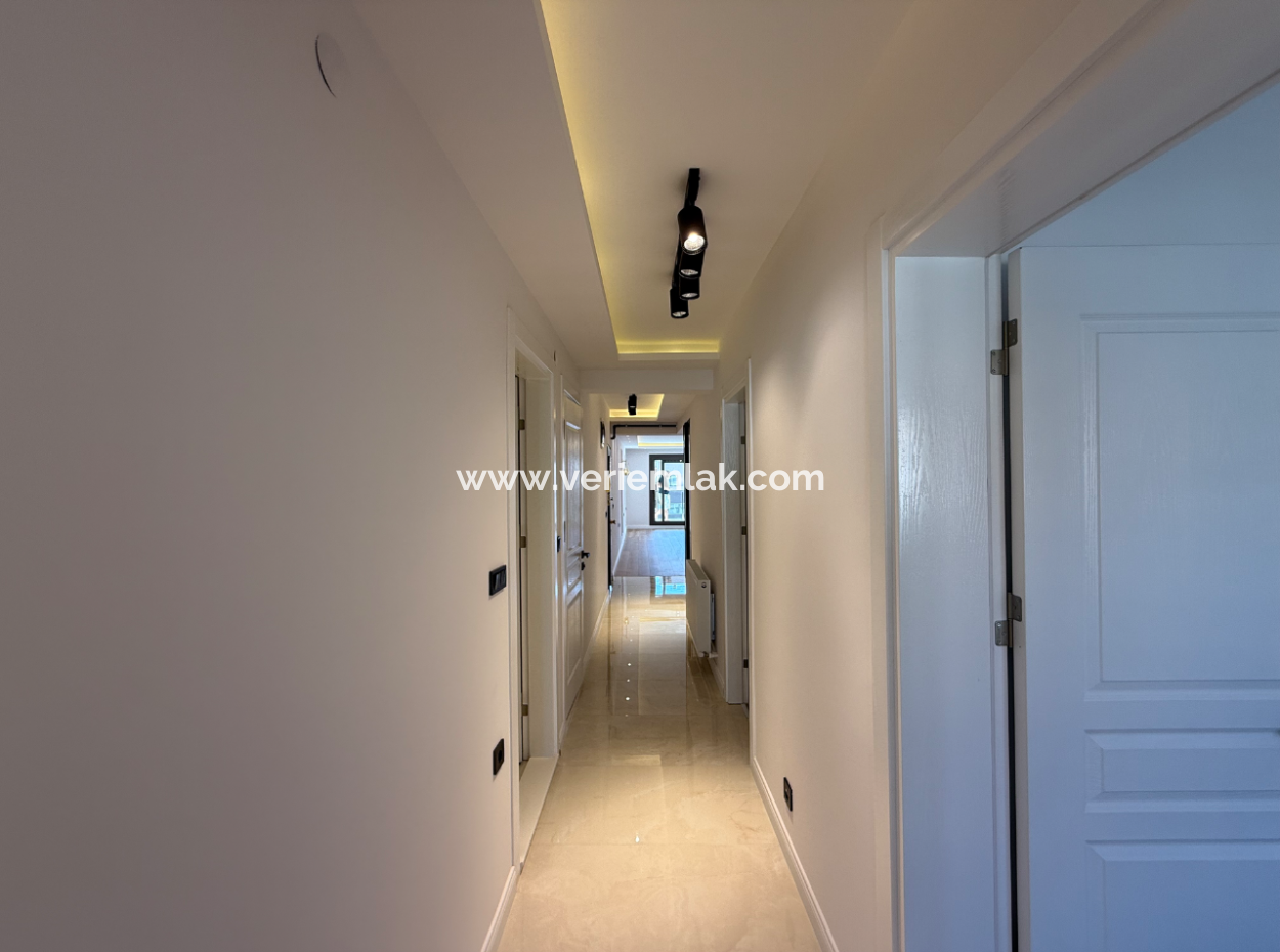 Near Göztepe Stadium On The Street With Full Renovation And Elevator Parking Lot