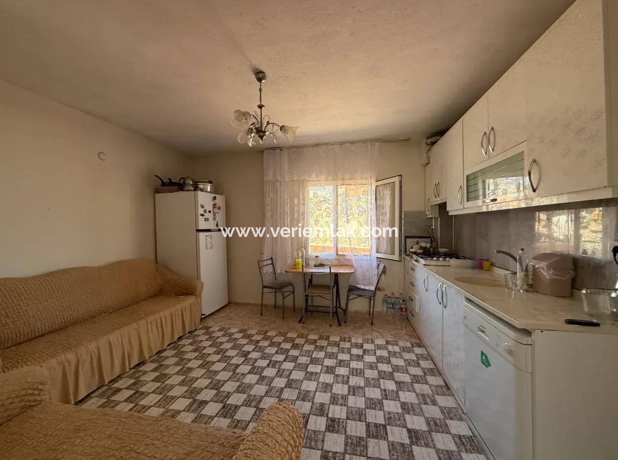 1/2 Share Detached House For Sale In Seferihisar Ulamış Village Center