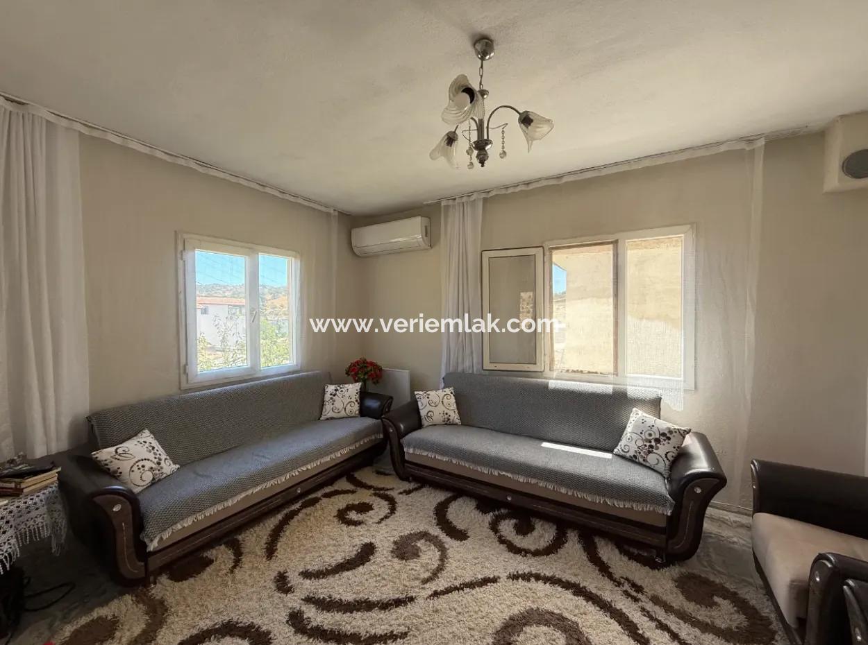 1/2 Share Detached House For Sale In Seferihisar Ulamış Village Center