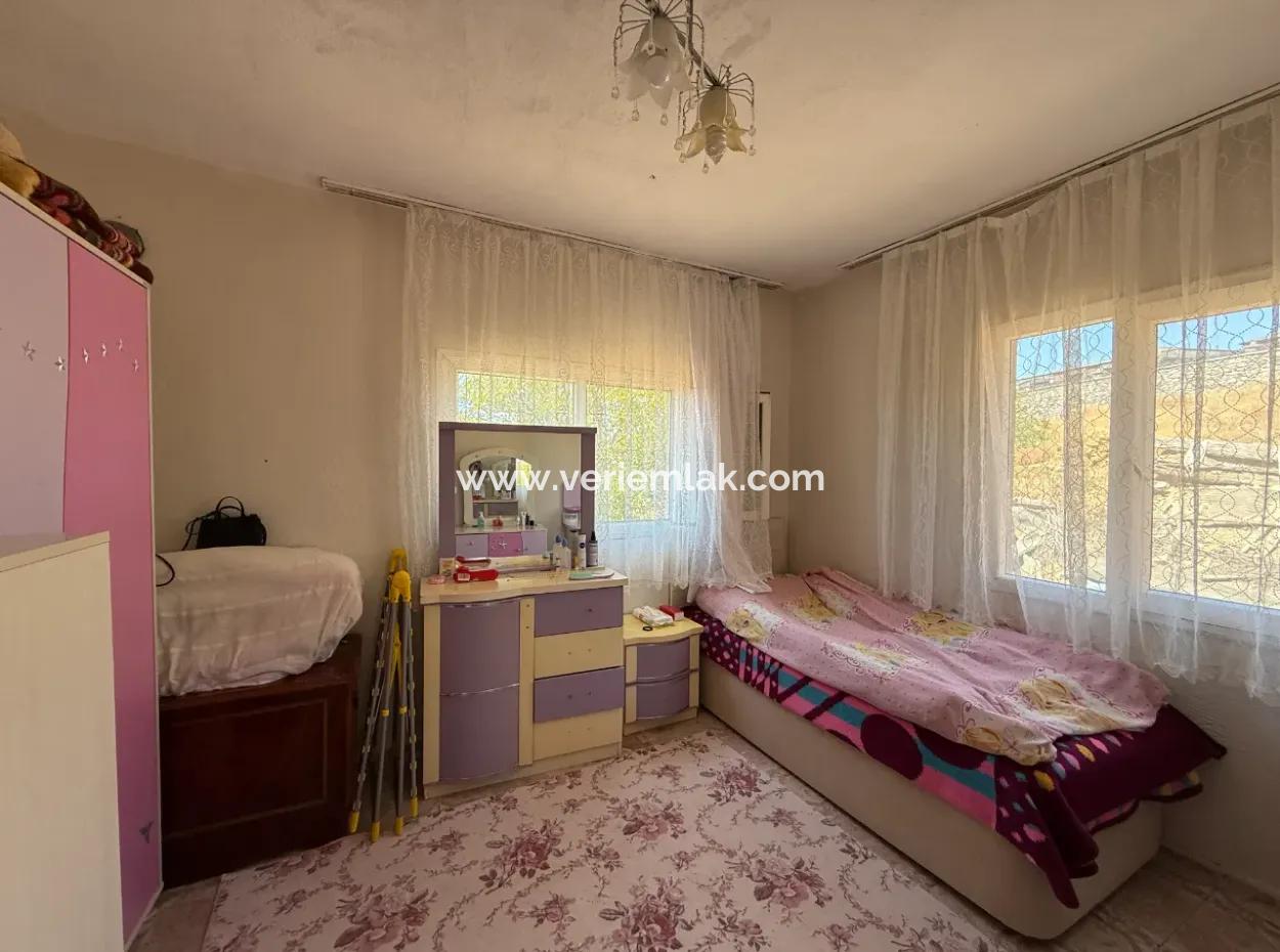 1/2 Share Detached House For Sale In Seferihisar Ulamış Village Center