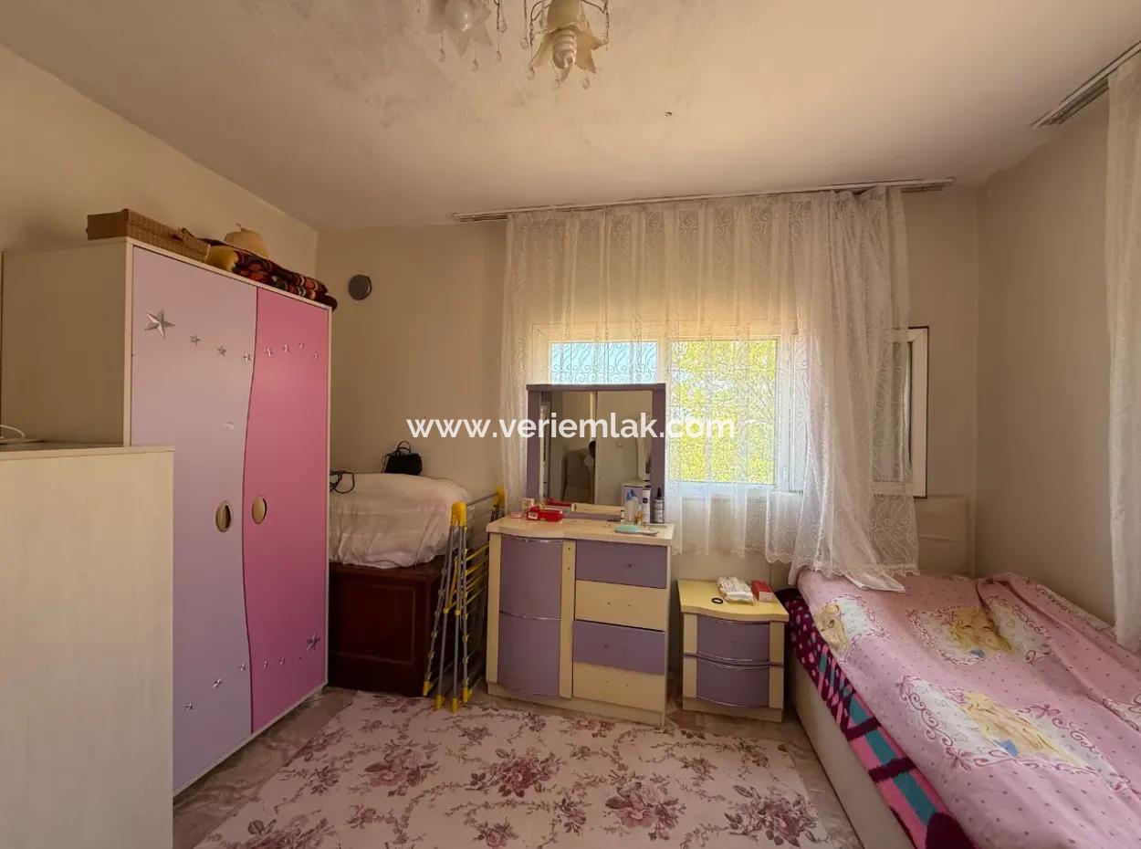 1/2 Share Detached House For Sale In Seferihisar Ulamış Village Center