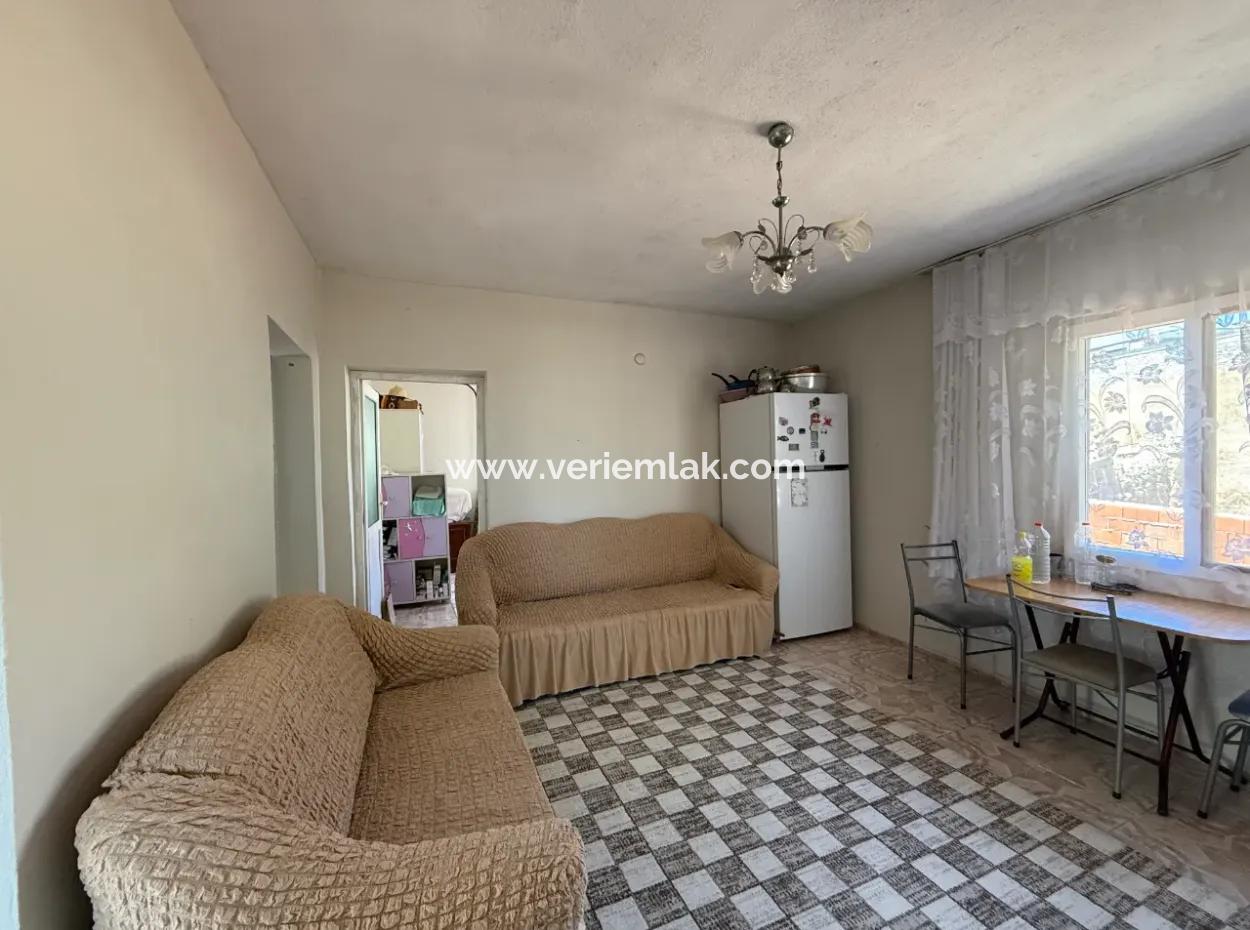 1/2 Share Detached House For Sale In Seferihisar Ulamış Village Center