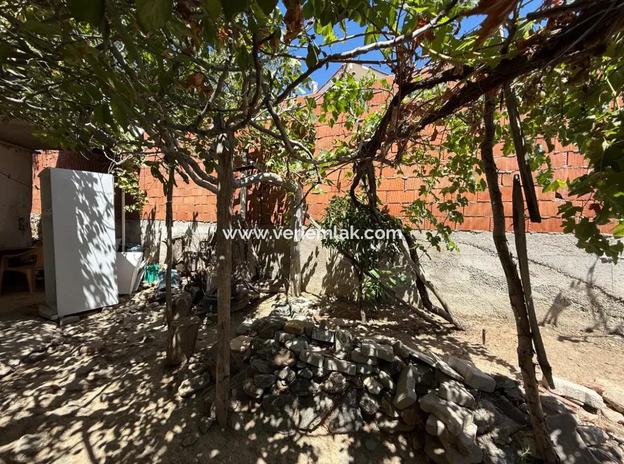 1/2 Share Detached House For Sale In Seferihisar Ulamış Village Center