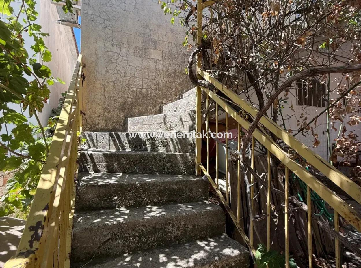1/2 Share Detached House For Sale In Seferihisar Ulamış Village Center