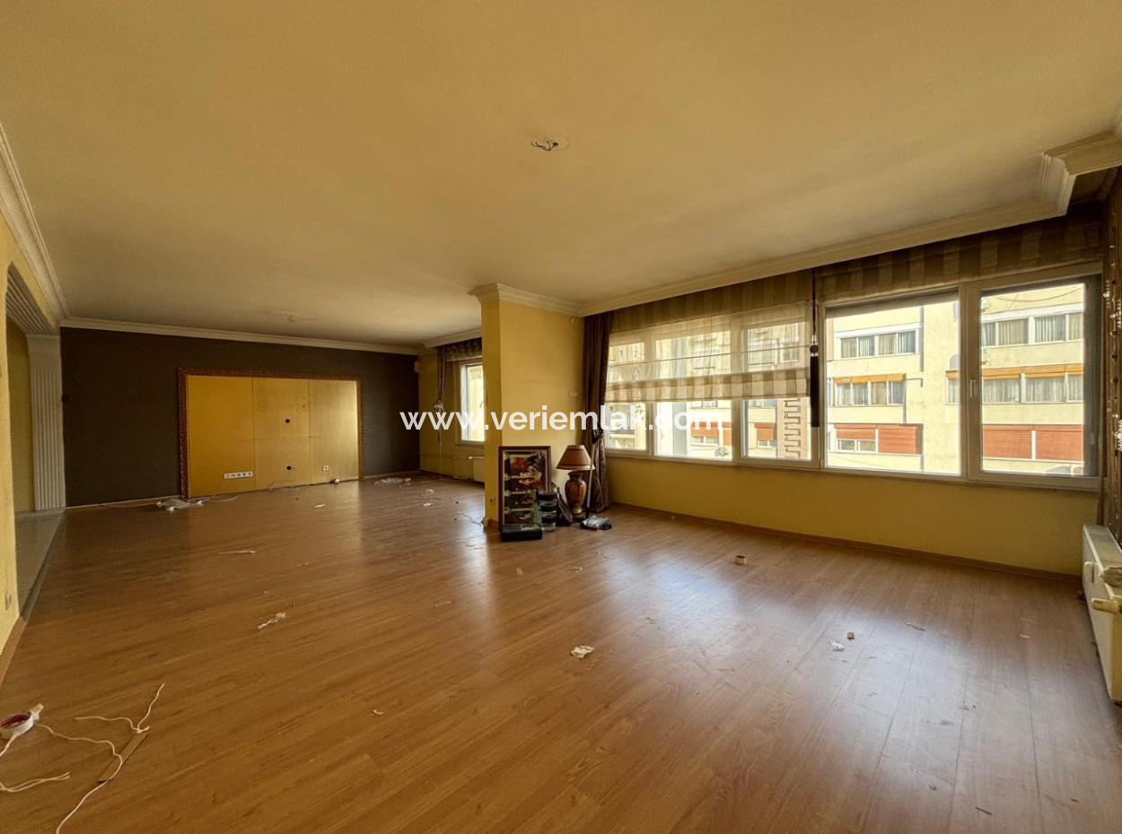 3 1 – 140 M² Flat For Rent In Alsancak – Cumhuriyet Boulevard, In A Gated Complex Close To The Promenade