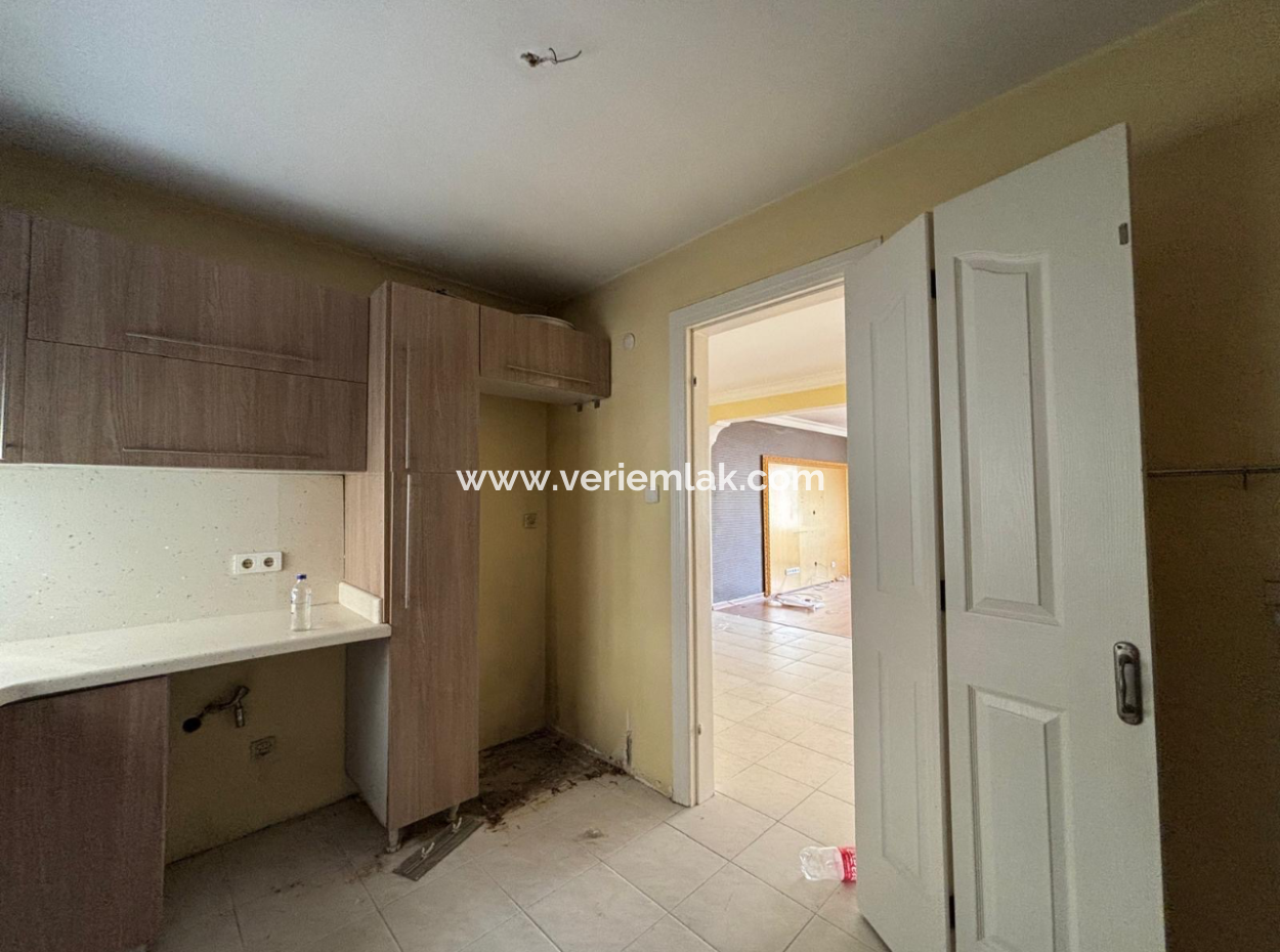 3 1 – 140 M² Flat For Rent In Alsancak – Cumhuriyet Boulevard, In A Gated Complex Close To The Promenade