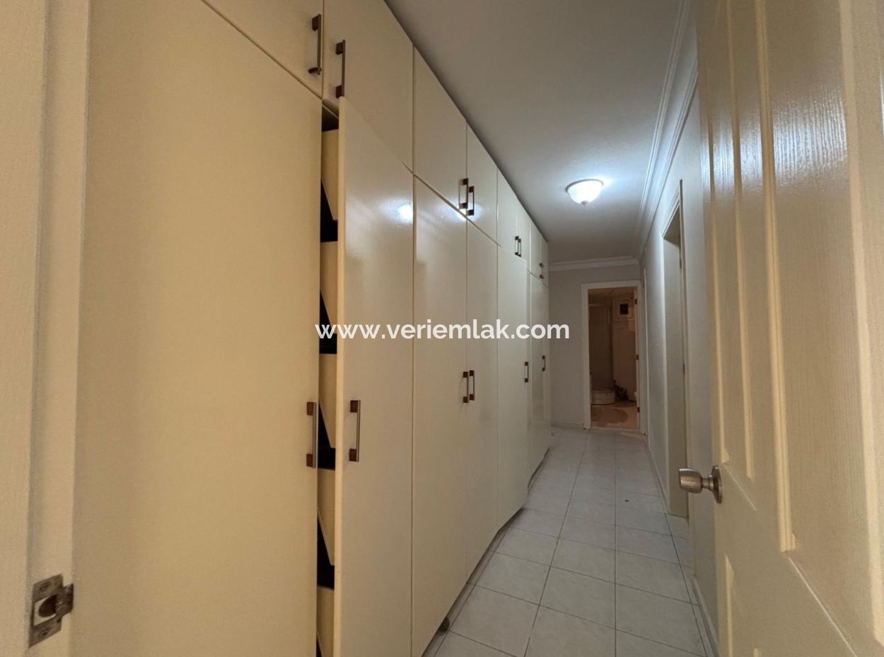 3 1 – 140 M² Flat For Rent In Alsancak – Cumhuriyet Boulevard, In A Gated Complex Close To The Promenade