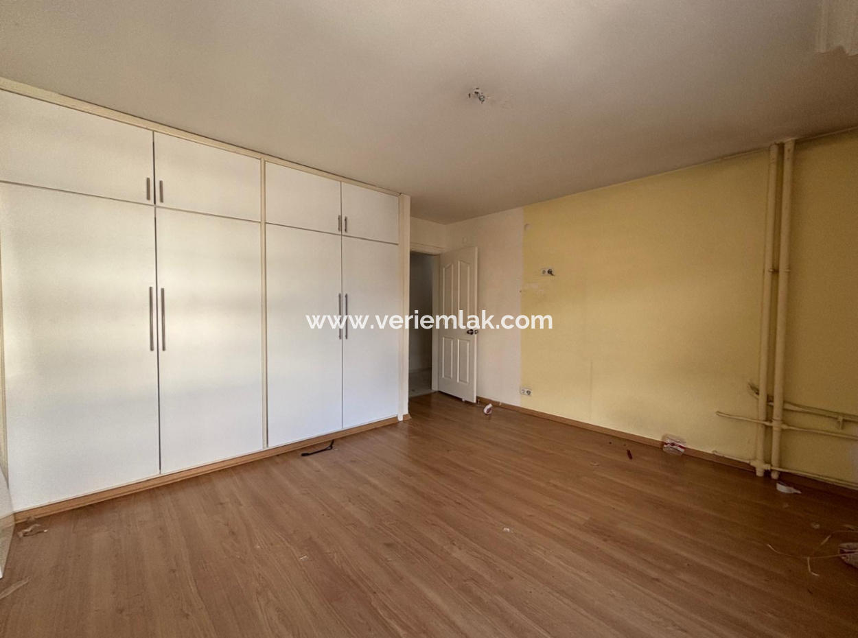 3 1 – 140 M² Flat For Rent In Alsancak – Cumhuriyet Boulevard, In A Gated Complex Close To The Promenade