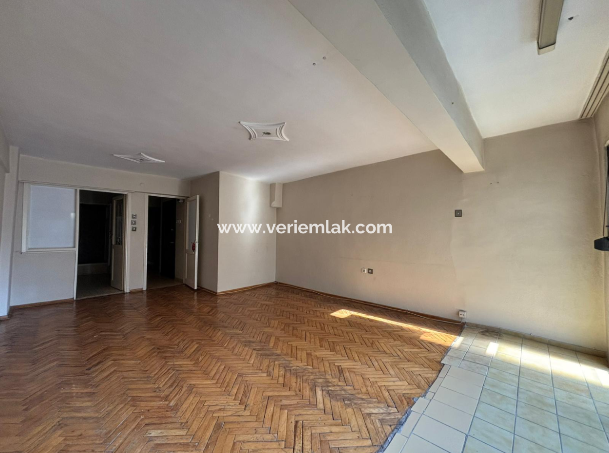 1St Floor 2 1 90 M2 Empty Flat For Sale With Elevator In Alsancak Kahramanlar!